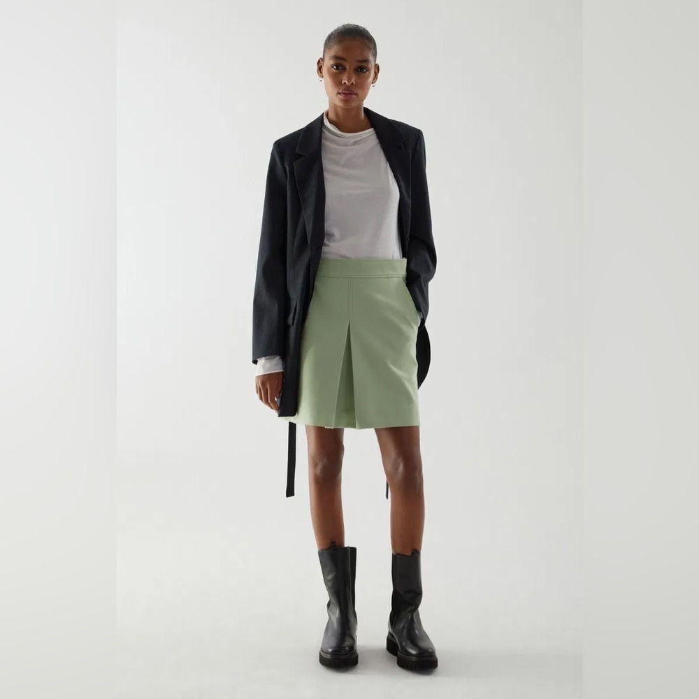 COS green wool pull on mini skirt size 8